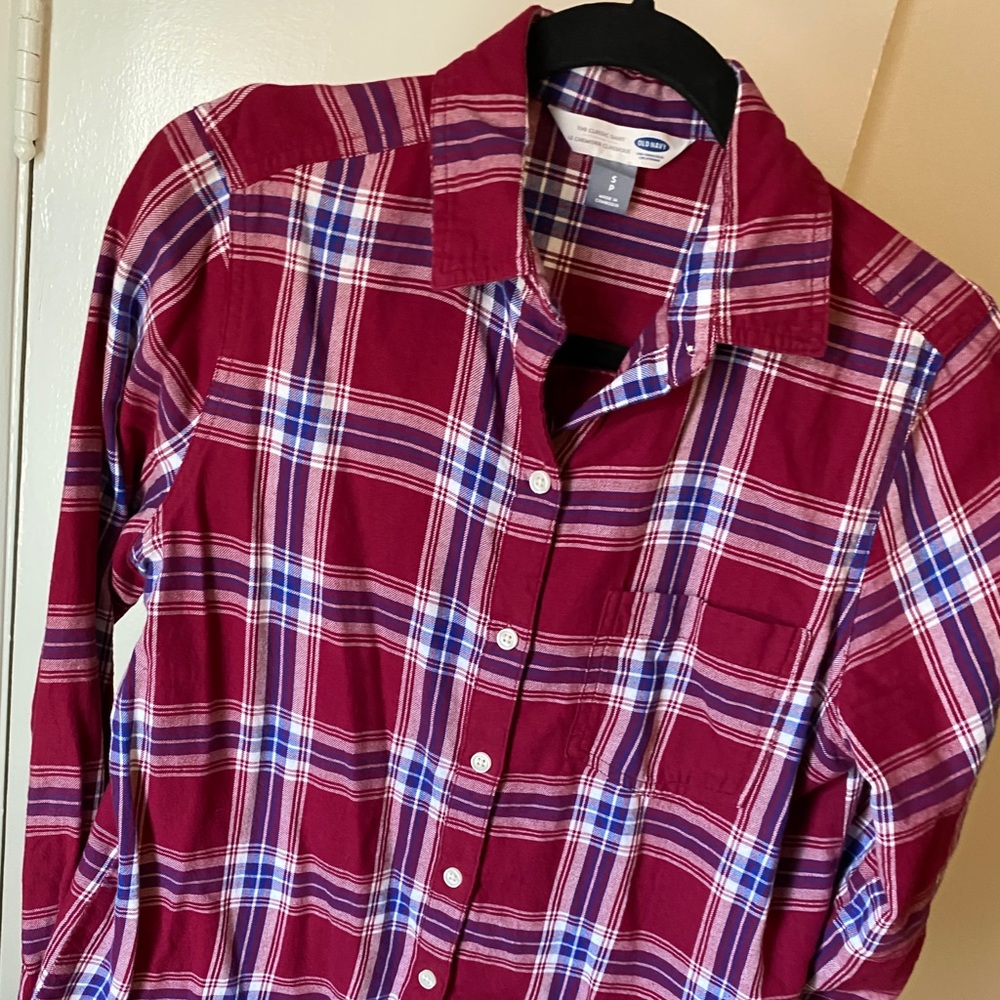 Old Navy red shirt